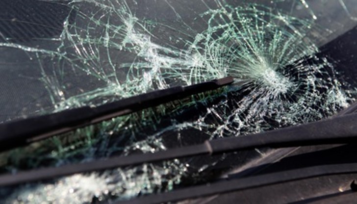 При огледите на място е установено, че от превозните средства няма извършени кражби