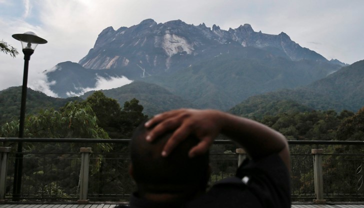 Вицепремиерът на страната изрази убеждение, че именно туристите са причинили земния трус Вицепремиерът на страната изрази убеждение, че именно туристите са причинили земния трус