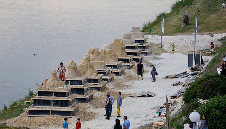 На пясъчния фестивал в Русе работят едни от най-добрите майстори в света на пясъчни произведения на изкуството