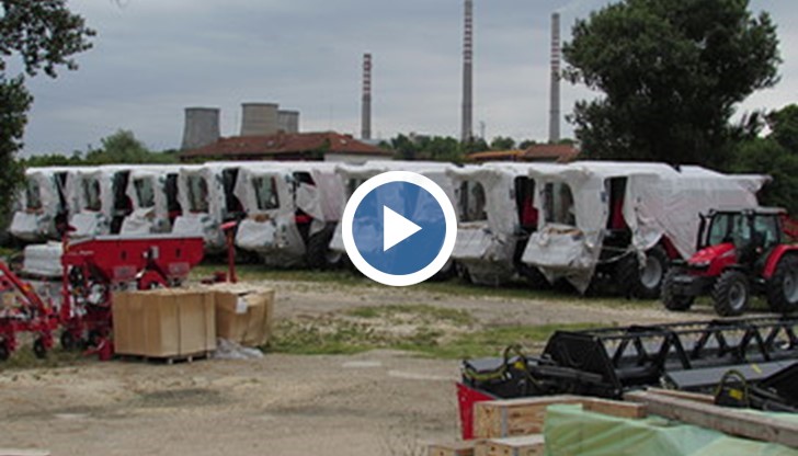 Шест комбайна и три трактора са пострадали при умишлен пожар тази нощ