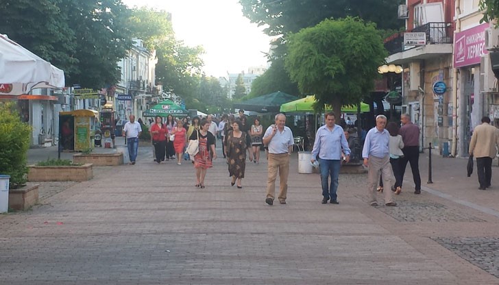 Не е ли по-добре да си мекамИ докато разгoворяме, отколкото да пишем - zdr  и  4rd?