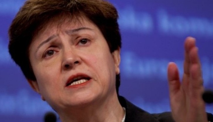 „Помагаме на Гърция, като я подкрепяме в нейната все по-трудна икономическа ситуация“, каза Георгиева „Помагаме на Гърция, като я подкрепяме в нейната все по-трудна икономическа ситуация“, каза Георгиева