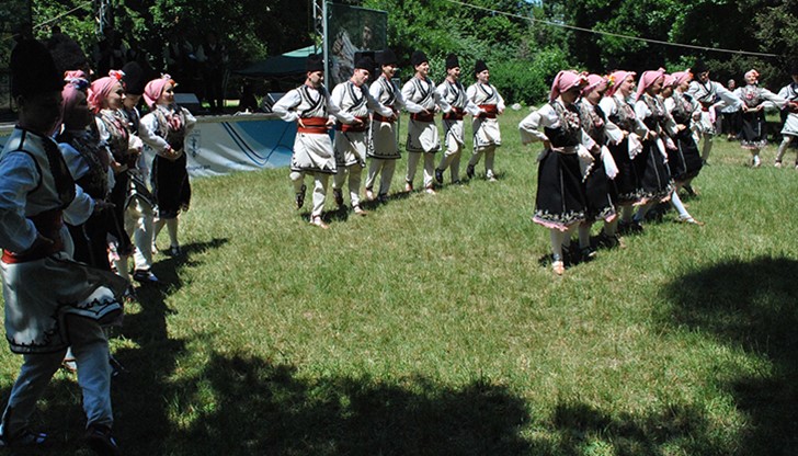 Днес, Паркът на младежта в Русе се превърна в сцена на 46-я фолклорен събор „Златната гъдулка“