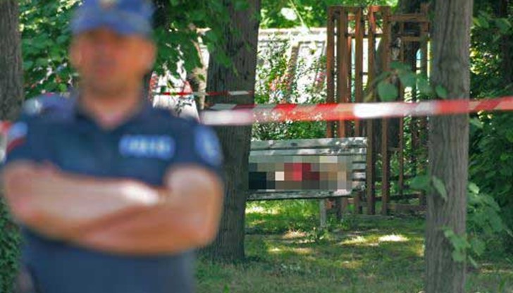 В Ню Йорк с население от петнадесет милиона има само 35,000 полицаи, в България с население вече около само пет милиона, си имаме армия от над 72,000... В Ню Йорк с население от петнадесет милиона има само 35,000 полицаи, в България с население вече около само пет милиона, си имаме армия от над 72,000...