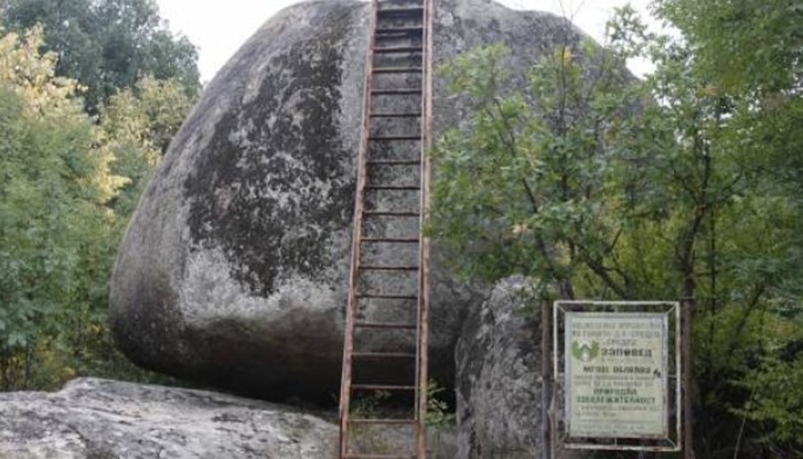 Бездетните булки взимат частици от вълшебния камък Бездетните булки взимат частици от вълшебния камък