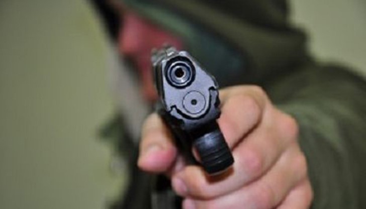 Вместо да се представи, клиентът извадил оръжие!