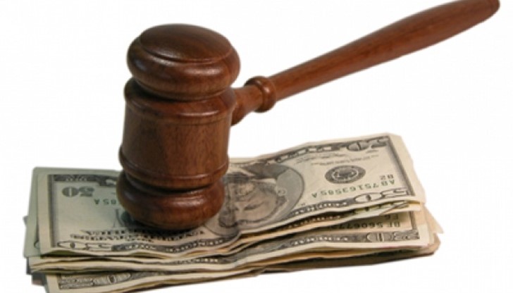 Имотът е с площ 92 982 кв. м., застроен с 11 сгради, и се намира в местността "Халилов дол" в квартал "Долапите" Имотът е с площ 92 982 кв. м., застроен с 11 сгради, и се намира в местността "Халилов дол" в квартал "Долапите"