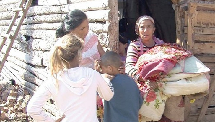 "Ние няма да допуснем да бутнат къщите в махалата, сами ще го направим". Това заявиха ромите от Гърмен "Ние няма да допуснем да бутнат къщите в махалата, сами ще го направим". Това заявиха ромите от Гърмен