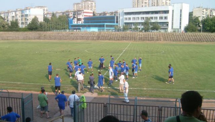 Деца от всички възрасти, които обичат футбола, са добре дошли в школата на ФК „Дунав“