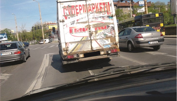 "Безопасен" фирмен бус по улиците на Русе