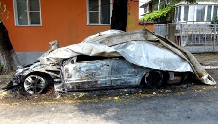 Служебният „Мерцедес“ на кмета на Община Иваново Георги Миланов е изгорял тази нощ.