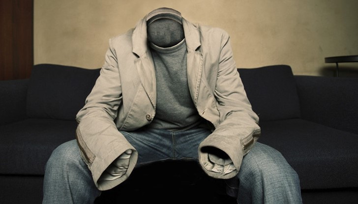 Две фейсбук публикации на две момичета – следовател и поп изпълнител – объркани, изплашени, гневни и чувстващи се в безизходица Две фейсбук публикации на две момичета – следовател и поп изпълнител – объркани, изплашени, гневни и чувстващи се в безизходица