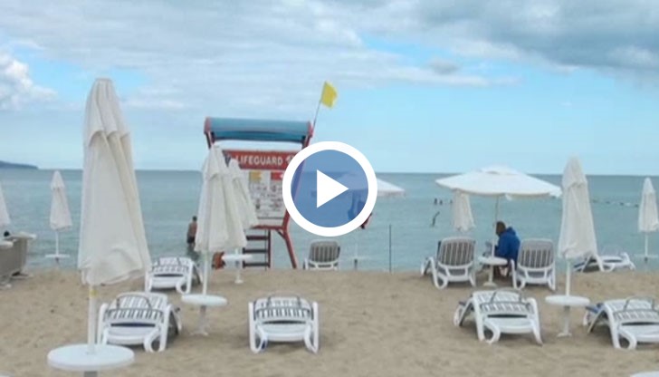 Спасителите вече ще гледат морето, а не жените по плажа