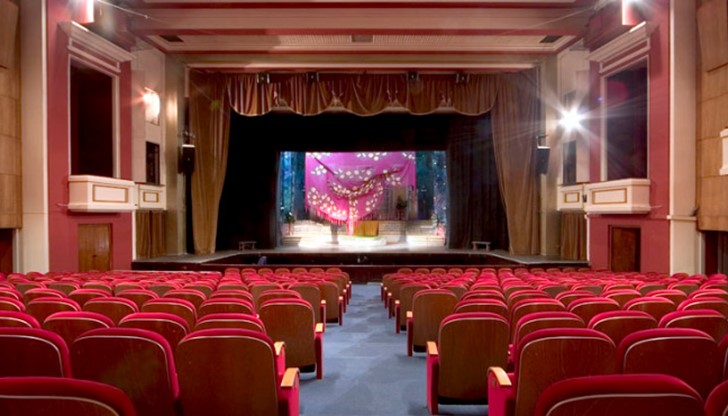 Вежди Рашидов вдигна мерника на Музикалния театър