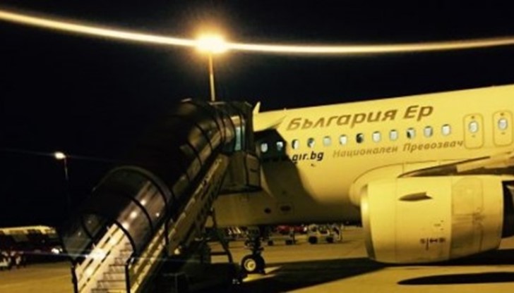 Преди машината да излети всичките пътници са били свалени без право да пипат и взимат личните си вещи