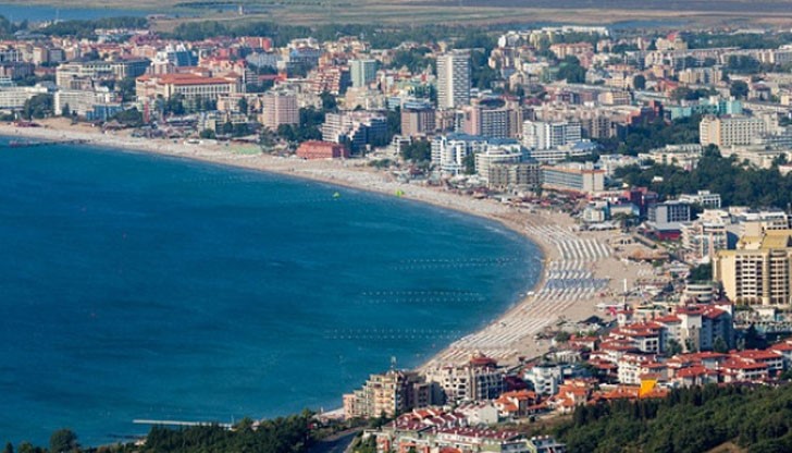 Слънчев бряг посреща туристи с аромат на изпражнения