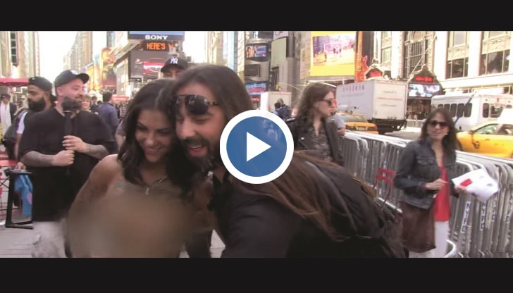 На мъжете буквално им "изпаднаха" очите