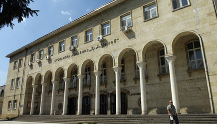 Бившият ректор на Стопанската академия в Свищов е започнал да притиска служители на учебното заведение Бившият ректор на Стопанската академия в Свищов е започнал да притиска служители на учебното заведение