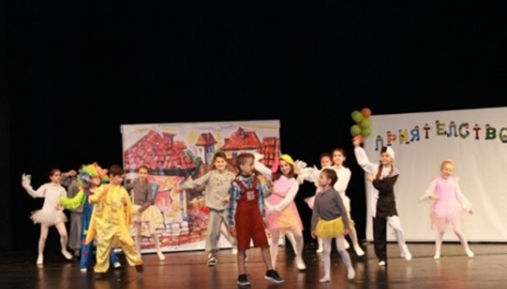 С четири награди се завърнаха малките актьори от Детска театрална студия „Роли Дроли”