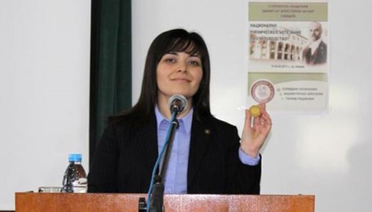 35-годишната Теодора Димитрова само за 10 г. от студентка става ректор на Стопанската академия в Свищов