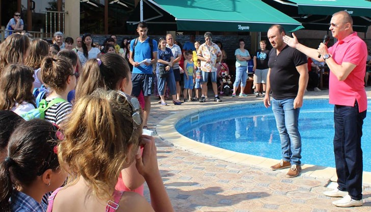 Десислава Коева рекламира дейността на Пламен Нунев – народен представител от парламентарната група на „ГЕРБ”