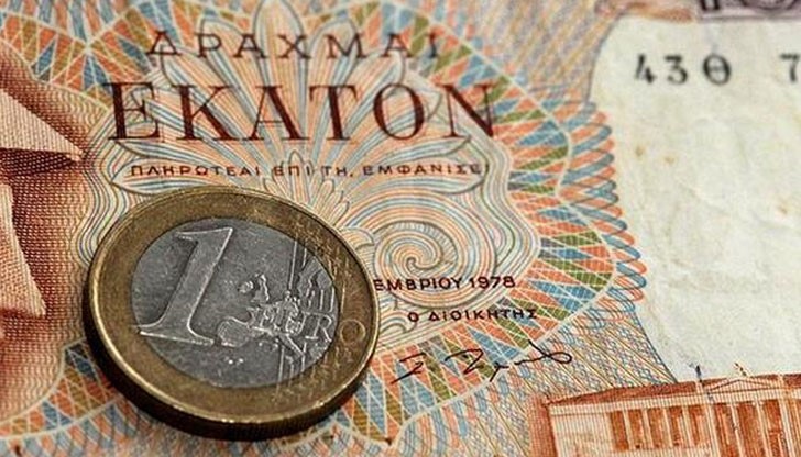 Специалисти прогнозират въвеждане на паралелна валута, което било по-добре за Гърция от връщането на драхмата