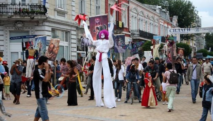 Наградените са в 8 категории Наградените са в 8 категории