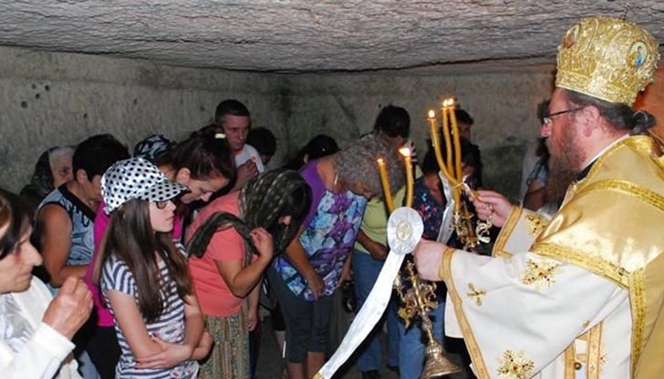 Русенски митрополит Наум отслужи св. Литургия в скалния манастир "Всички български светии" край с. Крепча