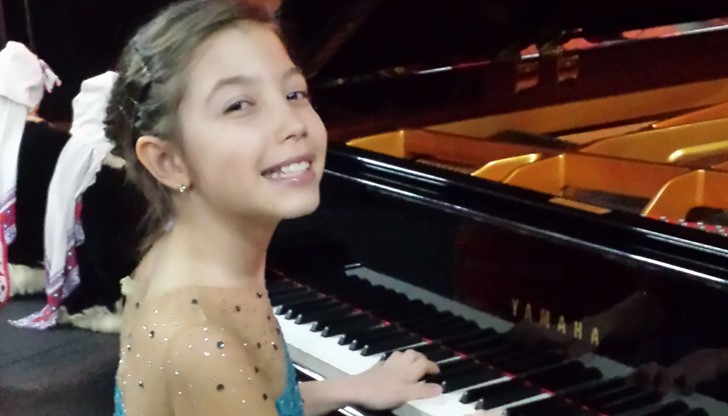 Teреза е възпитаничка на НУИ ,,проф В. Стоянов