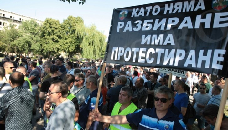 Протестът е подкрепен и от надзирателите, чиято причина за недоволство е пенсионната реформа