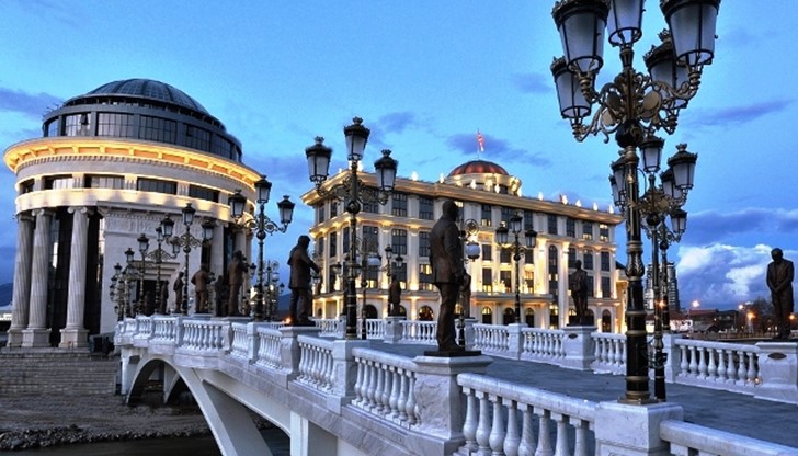 Македонската централна банка нареди на всички банки в страната да изтеглят депозитите си в банки в Гърция