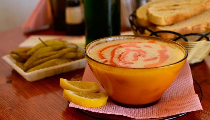 Чесънът иска постоянство – всеки ден трябва да го белиш, да го кълцаш, да поддържаш купичките чисти ...