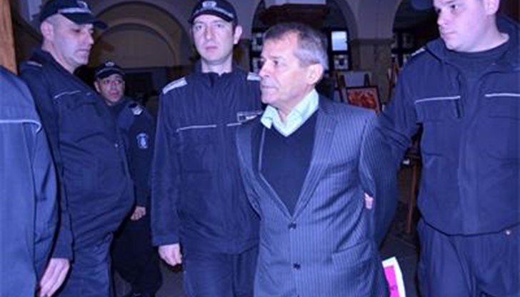 “Шефе, ще даваш ли заплати, че момчетата все питат и вече са много нервни?" “Шефе, ще даваш ли заплати, че момчетата все питат и вече са много нервни?"