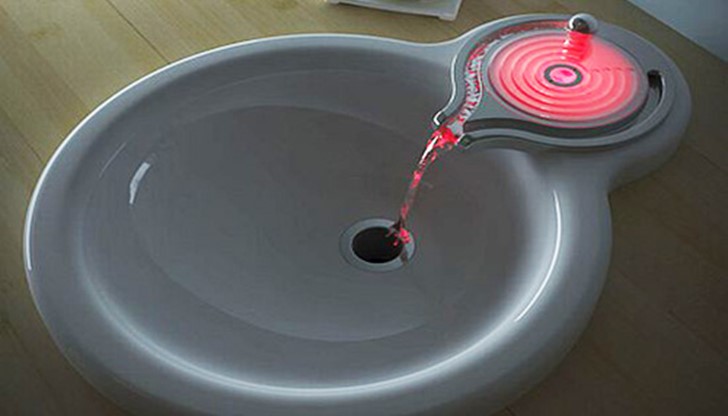 В съвременните малки бани рядко има достатъчно място за декорация