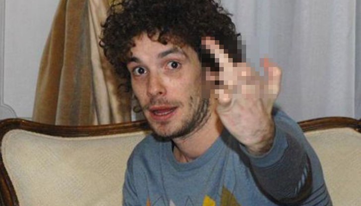 По-късно протестиращите запалиха и флага на Европейския съюз