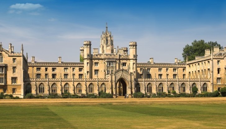 Програмата е насочена основно към амбициозни ученици от Русе и региона Програмата е насочена основно към амбициозни ученици от Русе и региона