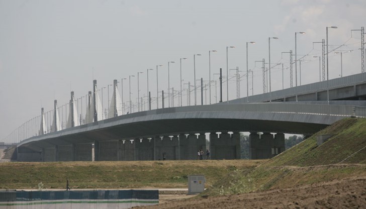 Над 1 милион и 100 хиляди превозни средства са преминали досега през Дунав мост 2