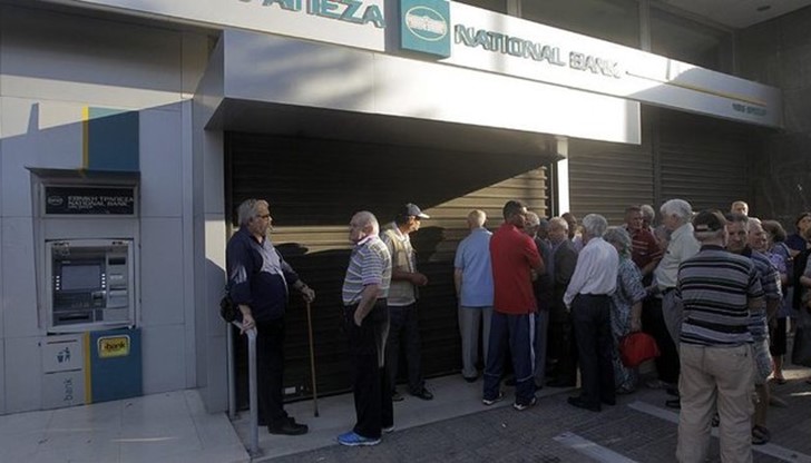 Опашки пред банкоматите в Гърция