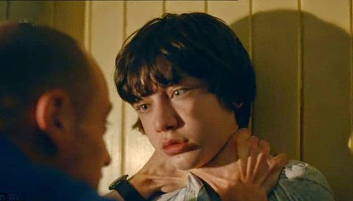 Изродът умъртвил момчето по особено мъчителен начин, като го е душил бавно и продължително, подавал му е периодично глътка въздух и детето е съзнавало ужаса на случващото се