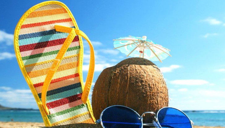 От векове в Деня на лятното слънцестоене хиляди хора се събират в района на 5000-годишните мегалити край Стоунхендж От векове в Деня на лятното слънцестоене хиляди хора се събират в района на 5000-годишните мегалити край Стоунхендж