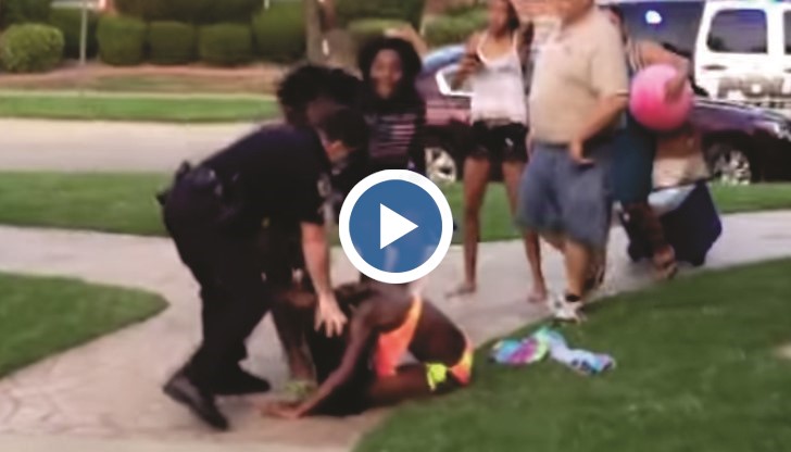Бял полицай извади оръжие срещу тъмнокожи младежи и упражни физическо насилие срещу 14-годишно момиче