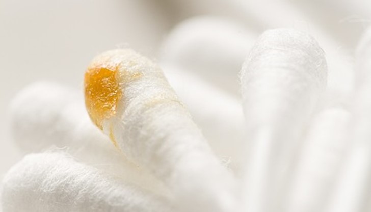 Не почиствайте ушите си с памучни тампони! Не почиствайте ушите си с памучни тампони!