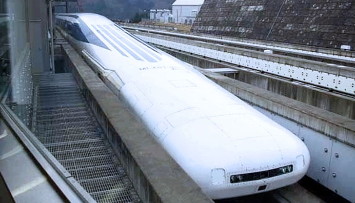 Японският влак на магнитна възглавница „Маглев“ разви скорост от 603 км/ч