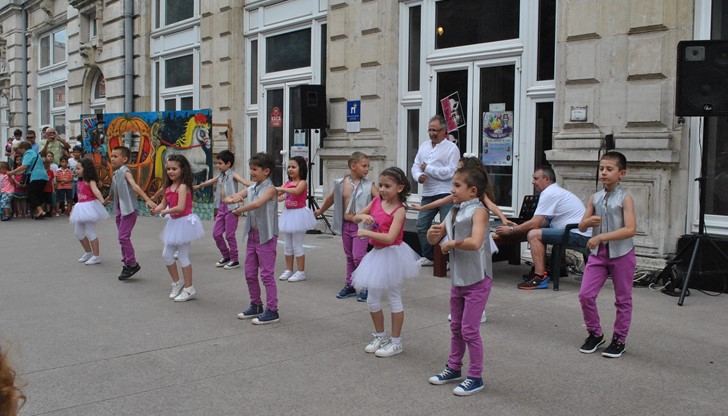 Детска дискотека „Щуротека“ с Бате Енчо подгрява малчуганите