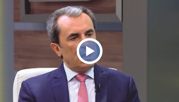 "Хората ме спират по улиците с топли чувства", добави Орешарски