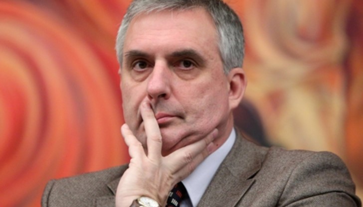 Минималната заплата не блазни младите хора