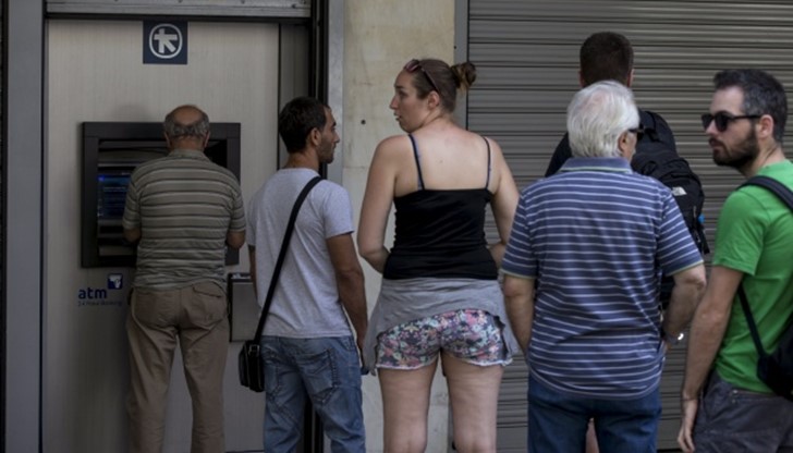 В Гърция банкоматите ще могат да се ползват и към края на деня ...