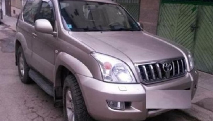 От колата измъкнал флашка , две радиа, джипиес със стойката му, зарядно за автомобила, USB-кабел, MP-3 плеър От колата измъкнал флашка , две радиа, джипиес със стойката му, зарядно за автомобила, USB-кабел, MP-3 плеър