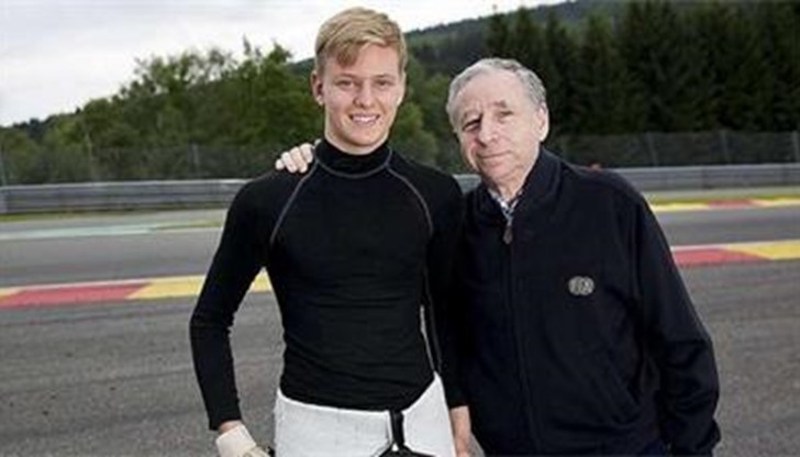 В 9 обиколка 16-годишният германец излезе от трасето и се удари