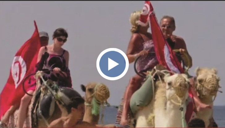 Туристите се завърнаха на пясъка, на който британски, германски и белгийски граждани загубиха живота си